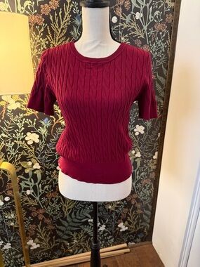CeCe Short Sleeve Cable Knit Sweater in Wine